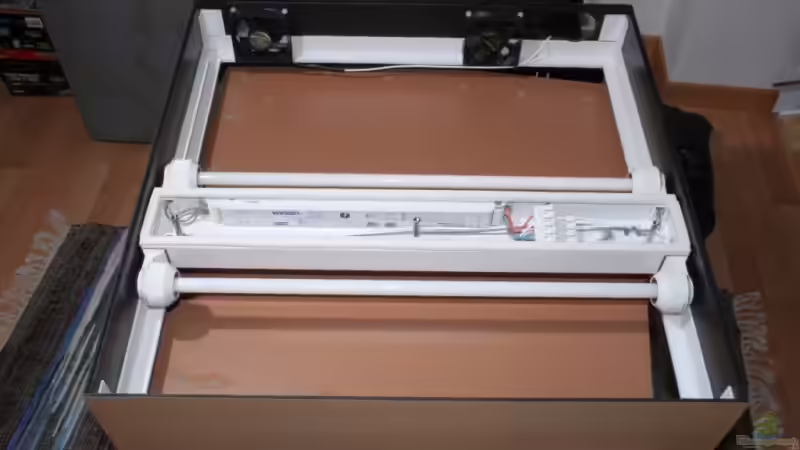 Die Abdeckung mit den zwei Lüftern und der ´spezial´ Leuchtbalken von Oxid (7)