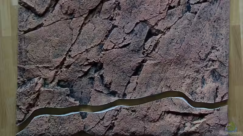 Die Back-to-Nature-Rückwand (Slimline) mußte an das Profil der Pangea-Rückwand angepaßt werden, um die rechte Seitenscheibe verkleiden zu können. von Georg Botz (14)