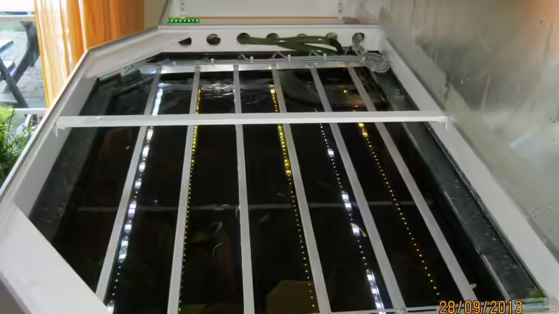 die Beleuchtung, LED-Stripes in Alu-Profilen von Paul B. (24)