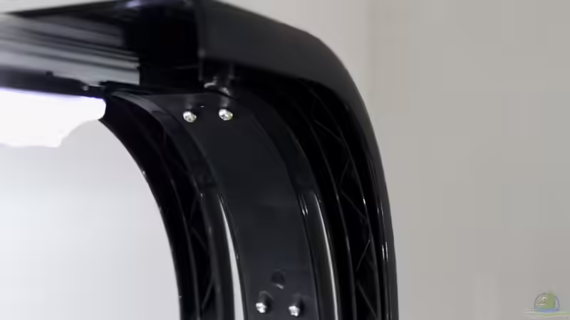 die Innenseite des Halters, schön zu sehen;die abgedeckte Kabelführung von die Perle... (42)