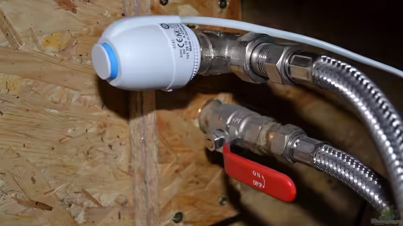 Die Regelung des Heizungsventils übernimmt jetzt ein 230V-Stellantrieb. von GGuardiaNN (62)