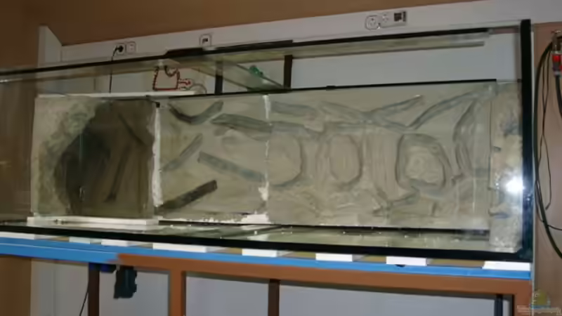 Die Rückwand im Bau von Mikey (14)