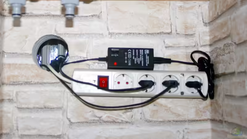 die Stromversorung für die Pumpen (schaltbar) von Hr.Lampe (23)