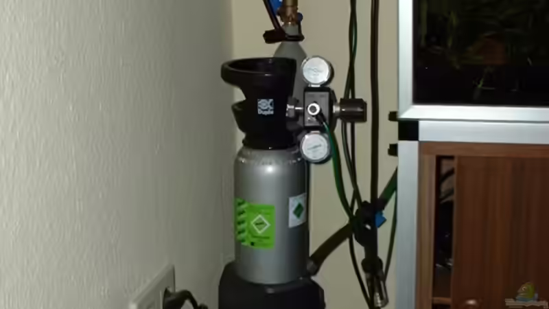 Die Technik, zur Zeit läuft die Ersatzflasche, die eigentliche hängt an der Wand, darunter der Filter von Markus Gode (2)