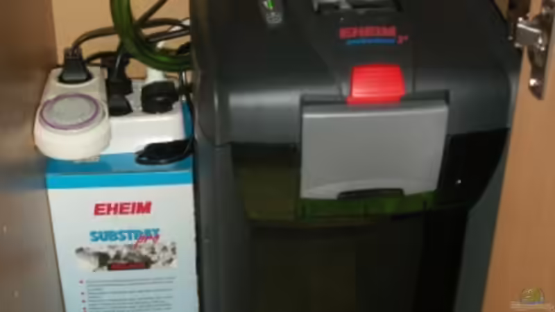 EHEIM professional 3e mit verteilersteckdose im Unterschrank von Sven Leyh (9)