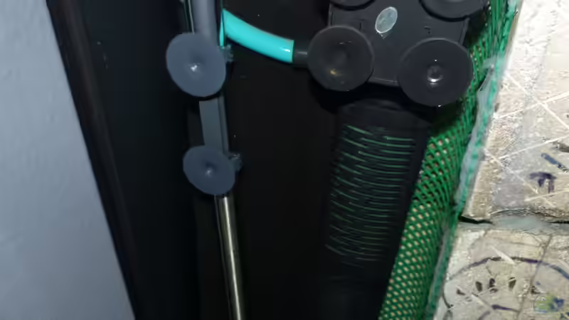 Ein Blick hinter die Rückwand von der Seite. Jäger 300 Watt Heizstab und die Resun von Okrim (27)