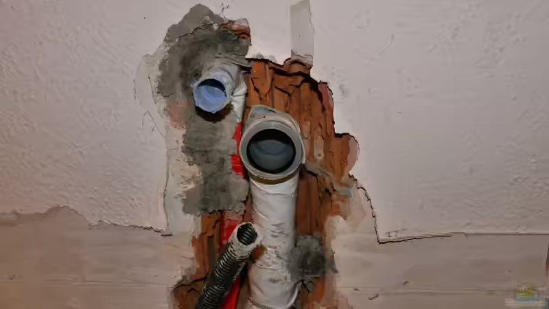 Ein Leerrohr für Netzwerkkabel und der Zu- und Ablauf. von Christof Engel (11)