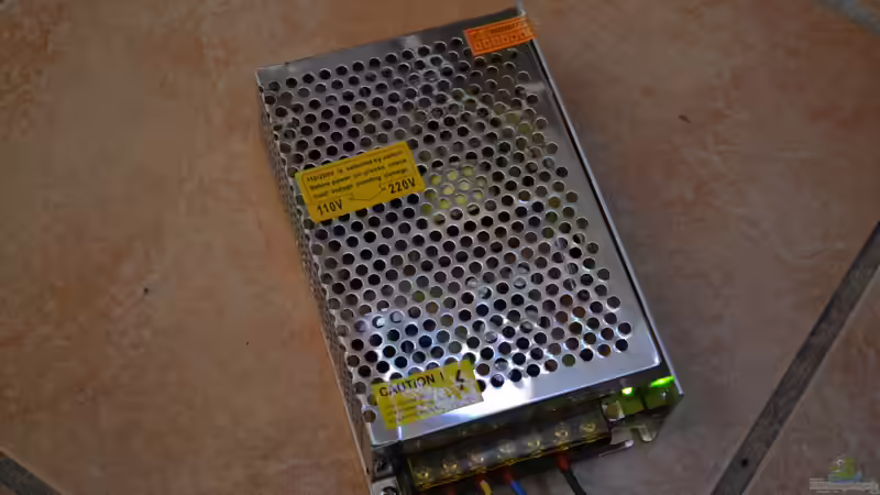 Ein neues 12V-Netzteil, diesmal mit Schraubklemmen, aber leider nicht mehr wasserdicht. von GGuardiaNN (68)