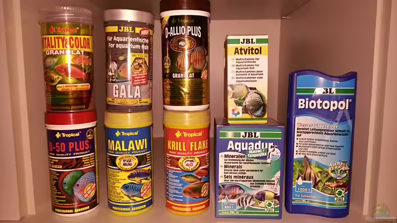 Ein teil des Futterangeboten + JBL Malawi / Tanganjika Salz, JBL Biotopol und JBL von marxbre (48)