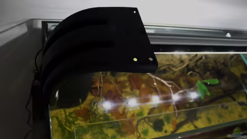 einer der Halter, hier sieht man, das man 3 Schienen anbringen kann von die Perle... (41)