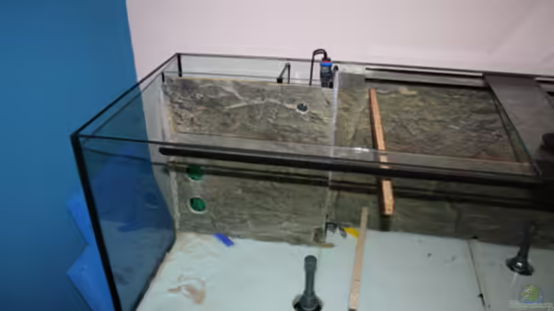 Eingeklebte Rückwand von Booth (10)