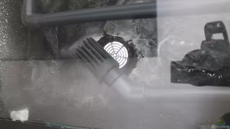 Einlauf hinter 3D Rückwand von Aquarienlandschaften (38)