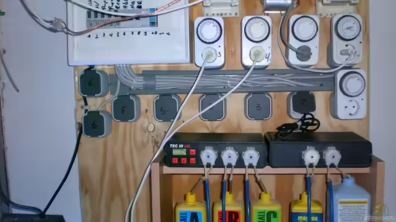 extra fürs Aquarium ein Sicherungskasten, Dosieranlage usw. von Lessi (32)