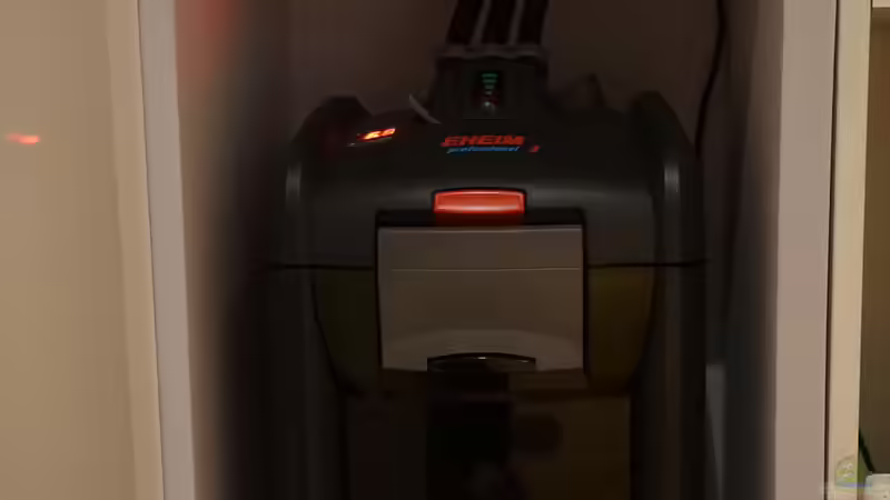 Fach Mitte mit Eheim 1200XLT und Schallisolation mit Akkustikschaumstoff von Jonas B. (30)