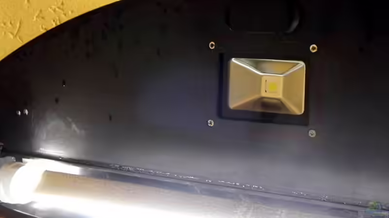 ??ffnung in Abdeckung mit aufgesetzten Led Fluter von snooze (20)