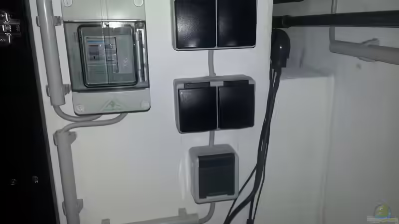 FI-Schalter, Steckdosen und Leitungen von tripledad (20)