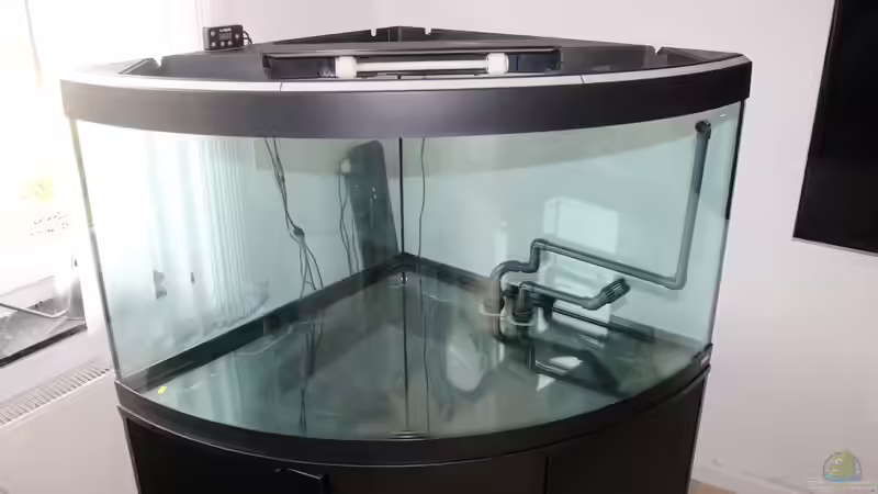 Filter Ein-/ Ausslass hinter der Rückwand von Aquarienlandschaften (28)