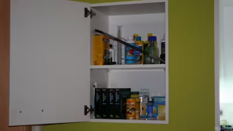 Futter und Medikamentenschrank von hirschjäger (45)