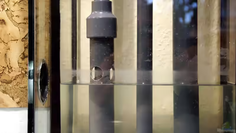 Ganz links: Bodenabsaugung; Linkes Rohr: außen Hauptablauf 40mm, innen Notablauf von Andreas Brandt (9)