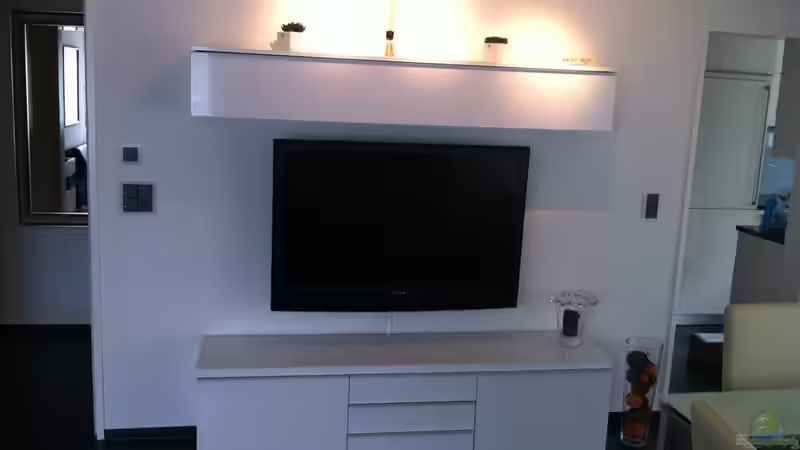 Geplanter Standort des Aquarium. Dazu muss der Fernseher aus dem Wohnzimmer verbannt werden. von flightsim (10)