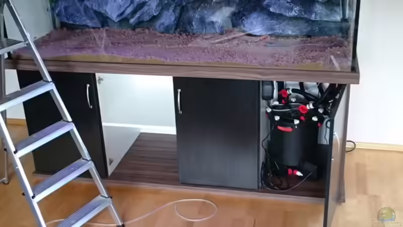 Halbzeit beim Aufbauen ; Rückwand, Technik und Sand sind drin von Tobias Summerer (8)