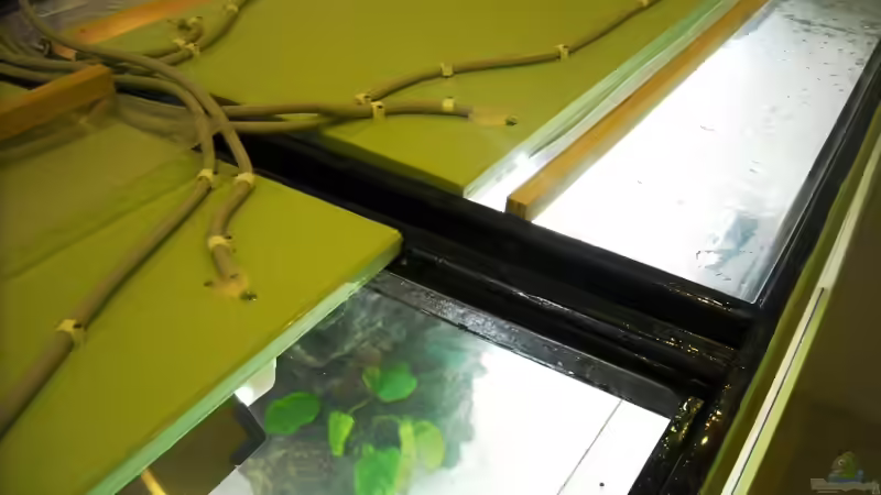 Hier die fertige Abdeckung - 3 x mit Epoxidharz gestrichen von Herbert (7)