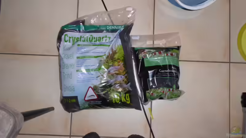 Ich habe den Kieß immer mit einer Packung Garnelenkies gemicht. Dann bekommt man von AchimSaar (21)