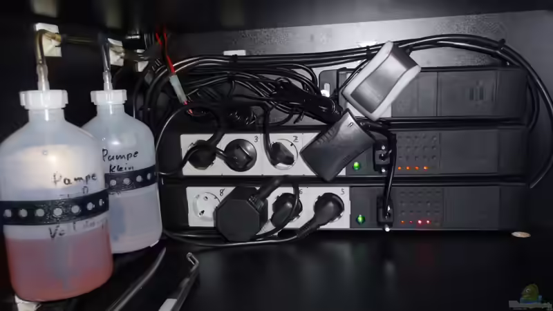 IKS Midi Steckdosen und Vorratsbehälter Dünger von Tobias Huber (10)