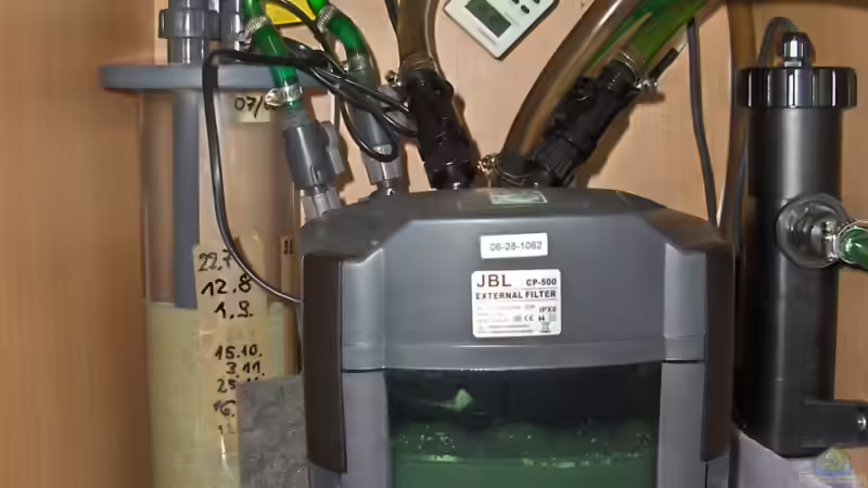JBL 500 mit UV-C und Nitratfilter am Bypass von Justus (16)