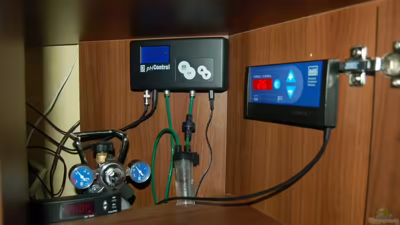 JBL CO2 Anlage und Dennerle Temperatursteuerung von Sven Seibert (68)