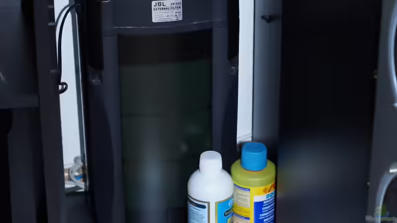 JBL CrystalProfi 500 Aussenfilter - steht auf Styropor zur Geräuschminderung von Danne86 (8)