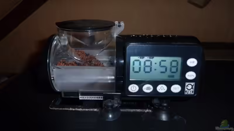 Aquarien mit Futterautomat