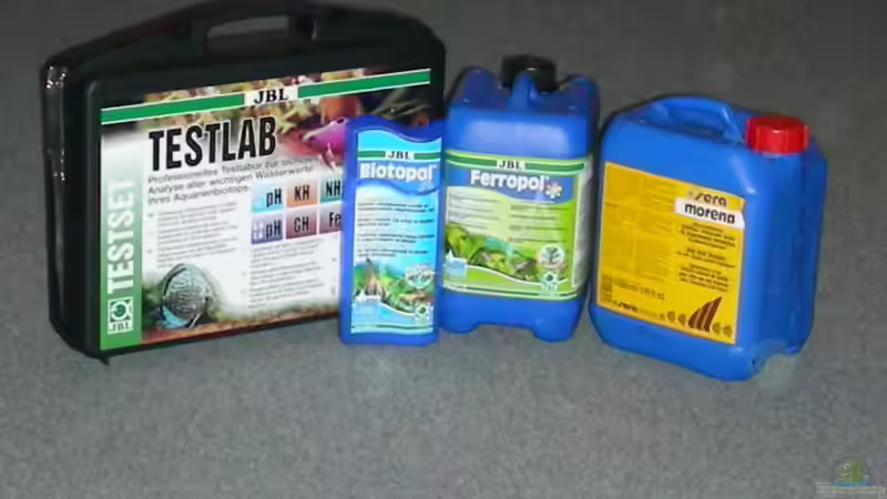 JBL-Testkoffer, Wasseraufbereiter, Pflanzendünger u.  Schwarzwasser von Marvin Severin (12)