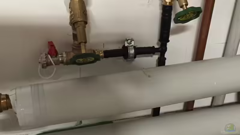 Kalt- und Warmwasserhahn für den Zulauf. von Christof Engel (10)