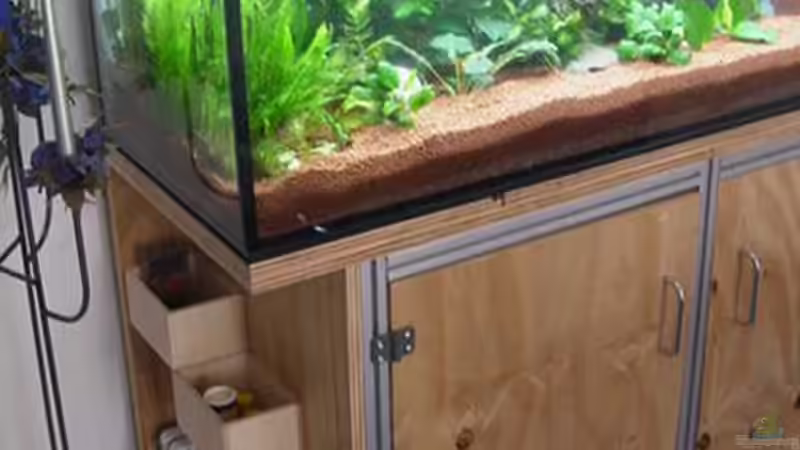 Kleinteileboxen an der Seitenwand links von Werner Müller (7)