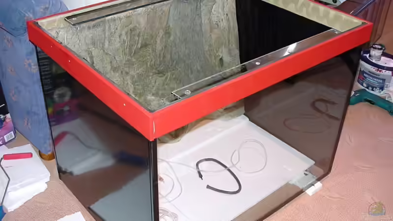 Leisten rot gestrichen,Seitenwände mit schwarzer Farbe lackiert  von LISA (4)