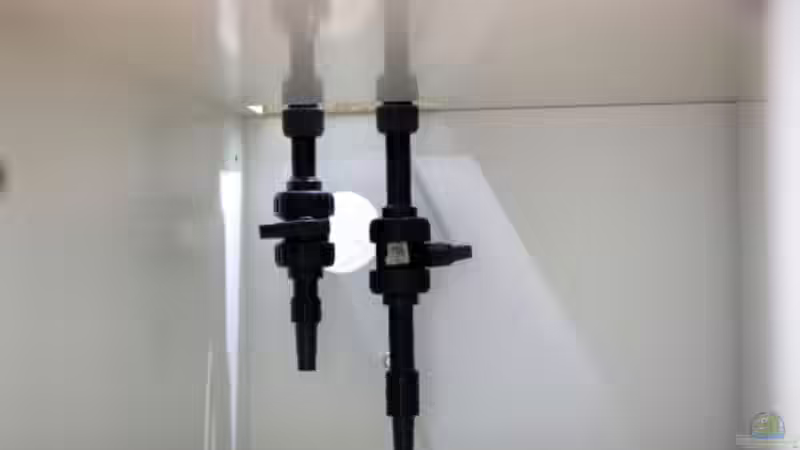 linke Seite Anschlüsse Absaugung und Druckseite von Frank Chelaifa (10)