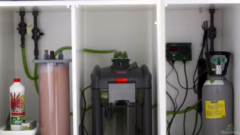 Links Ansaug Seite und Druck Seite , Mitte der Eheim professionell 3 1200 XL, rechts von Frank Chelaifa (13)