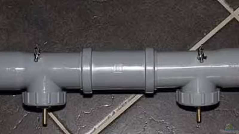 Lufteinlass und die zwei Absperrhähne für das zweite Becken .. von AjakAndi (13)