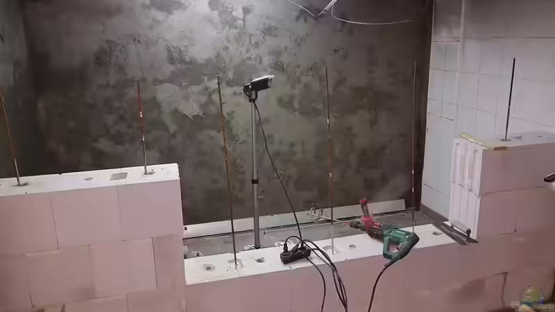 Mauer fertig mit Ausschnitt für die Scheibe von Thomas Michel (19)