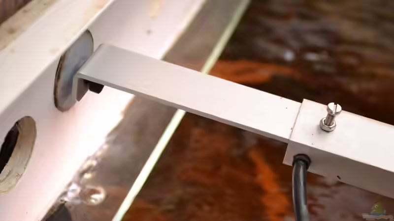 Mich@`s Bastelecke: Befestigung einer LUM-Light in einem Standardlampenkasten