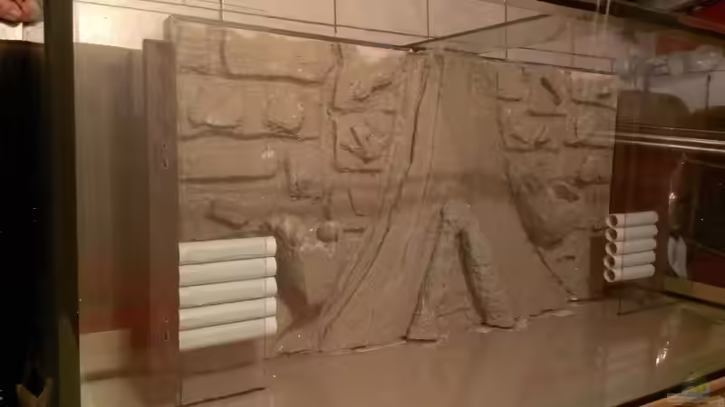 Mittlere Rückwand komplett mit Fliesenkleber bepinselt. von raubsau (19)