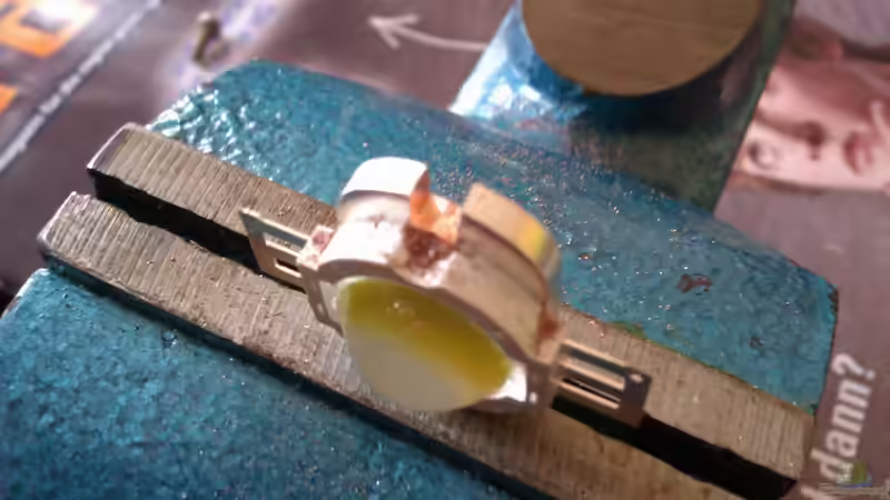 Musste die Aussparung etwas größer feilen, da ich in dem Alublech schon M3 Gewinde von Biffty (74)