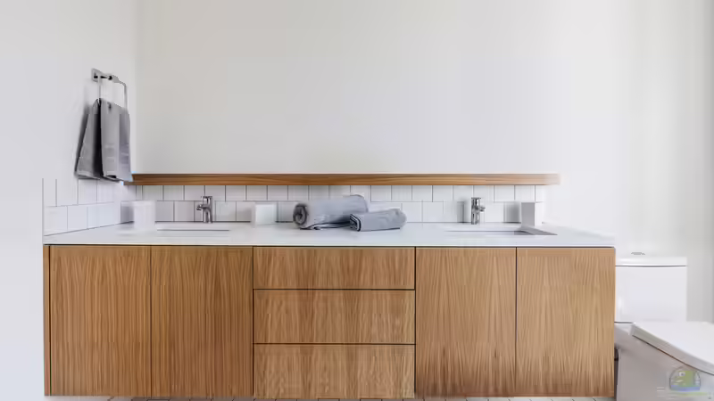 Naturmaterial mit Charme: Wie Holz und Rattan Räume aufwerten