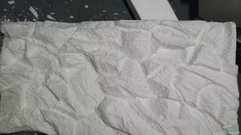 Neue Styropor-Rückwand mit Cutter und Lötkolben bearbeitet von Romer (2)