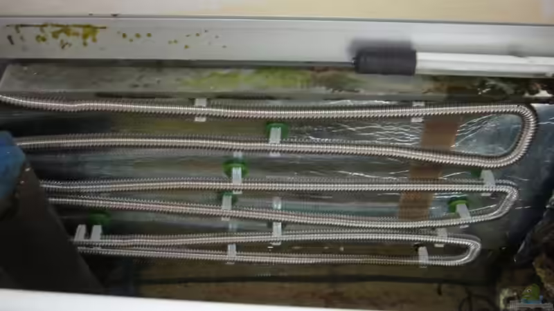 Niro-Wellflexrohr an der Rückwand von Toelz (11)