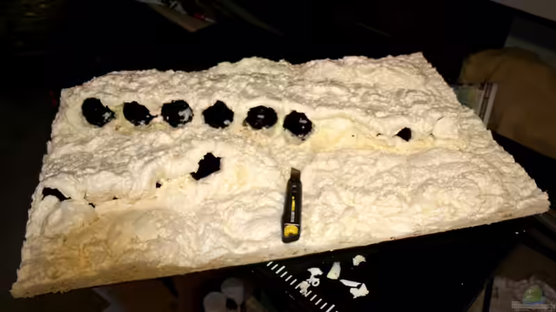 Nun werden die Strukturen erschaffen und die ??ffnungen der Vasen freigeschnitten.Bei von @mazonas (37)