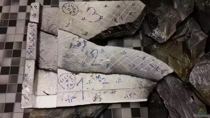 Rechter Installationsschacht in der Rückwand von baumringzaehler (22)