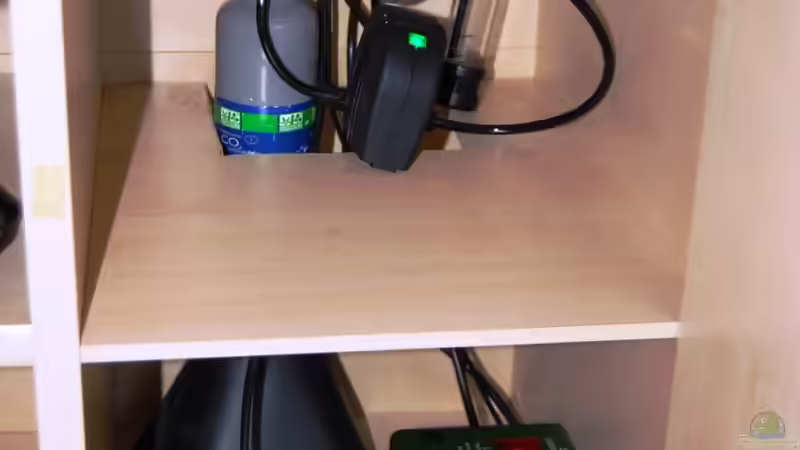 Rechtes Schrankfach: CO2 Anlage (hier noch die alte 500gr Flasche) und der Duomat von Michael Seraph (20)