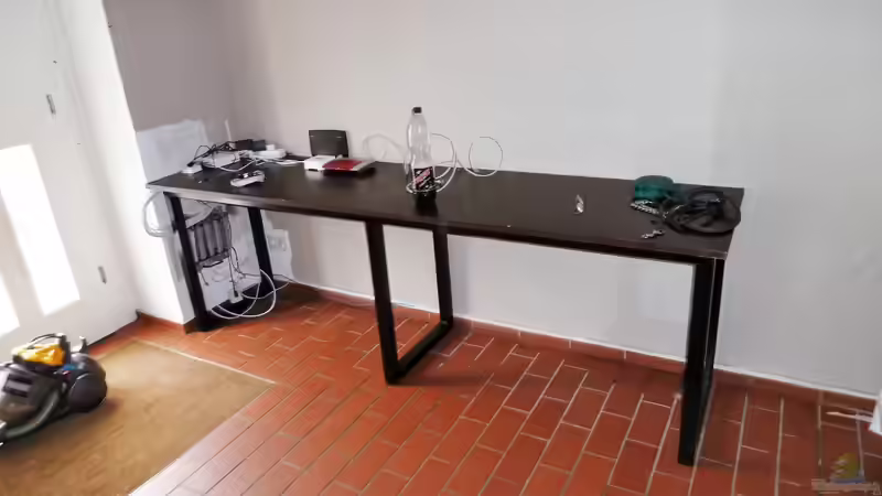 Rohrrahmengestell mit Siebdruckplatte von Lippi (15)